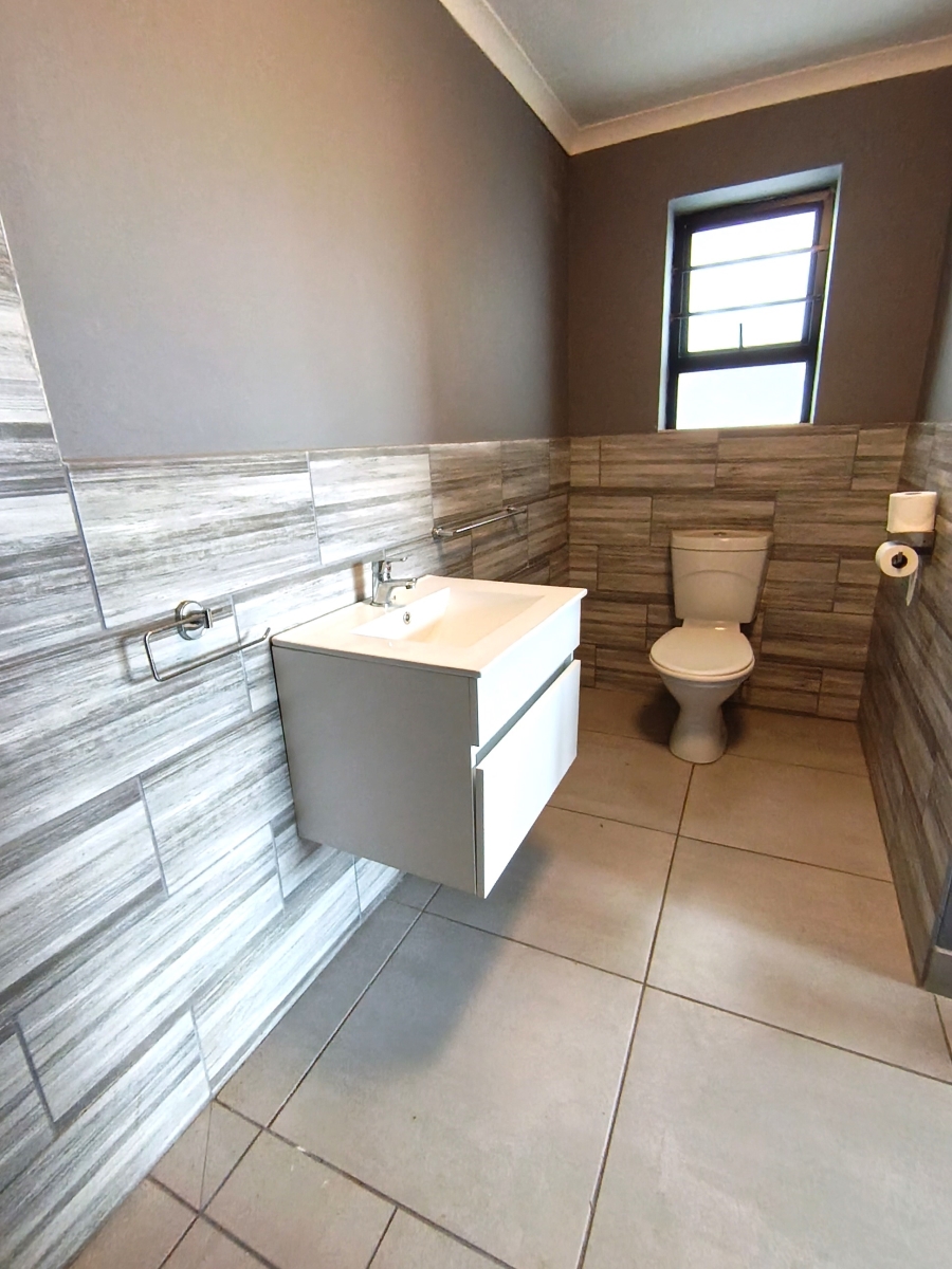 4 Bedroom Property for Sale in Wavecrest Eastern Cape